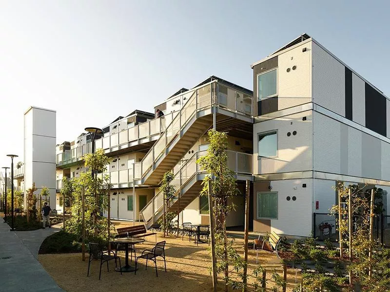 Unsa ang Naghimo sa Daghang-Storya nga Prefabricated Container Houses Maayo Alang sa Komersyal ug Residential nga mga Proyekto?
