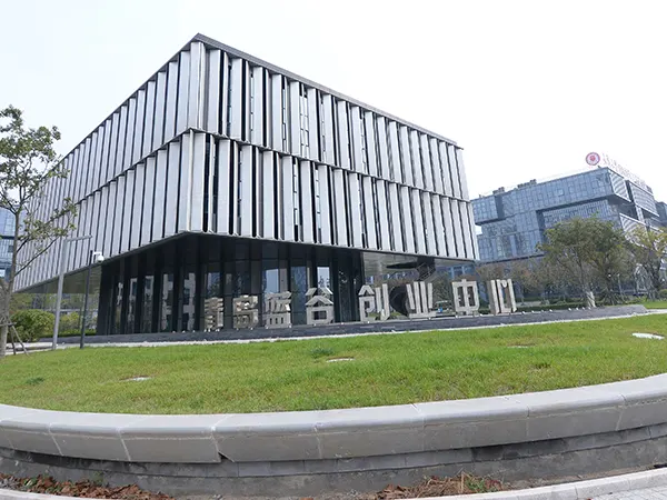 Prefabricated steel high-raver