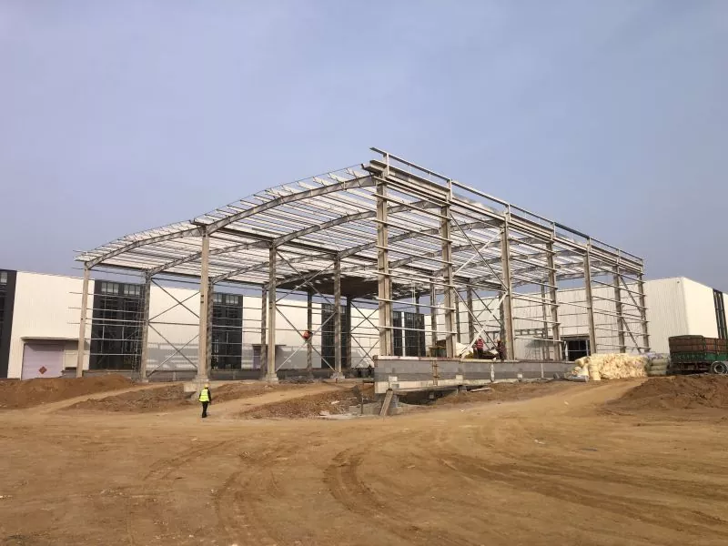 Usa ka building sa steel nga warehouse sa salog